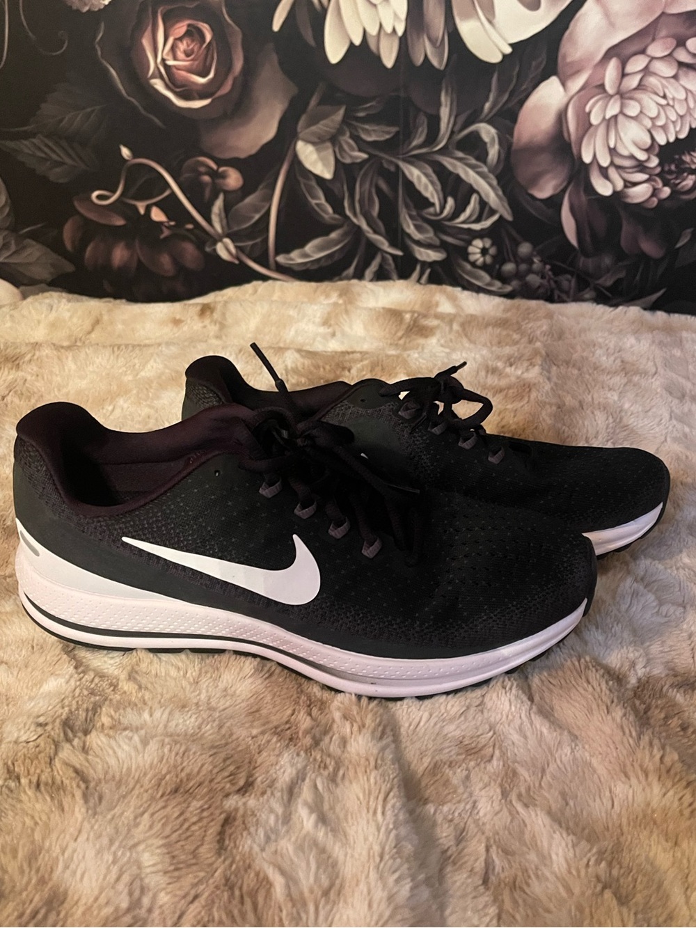 Nike Zoom Vomero 13 Men’s Black Athletic Shoes 9.5